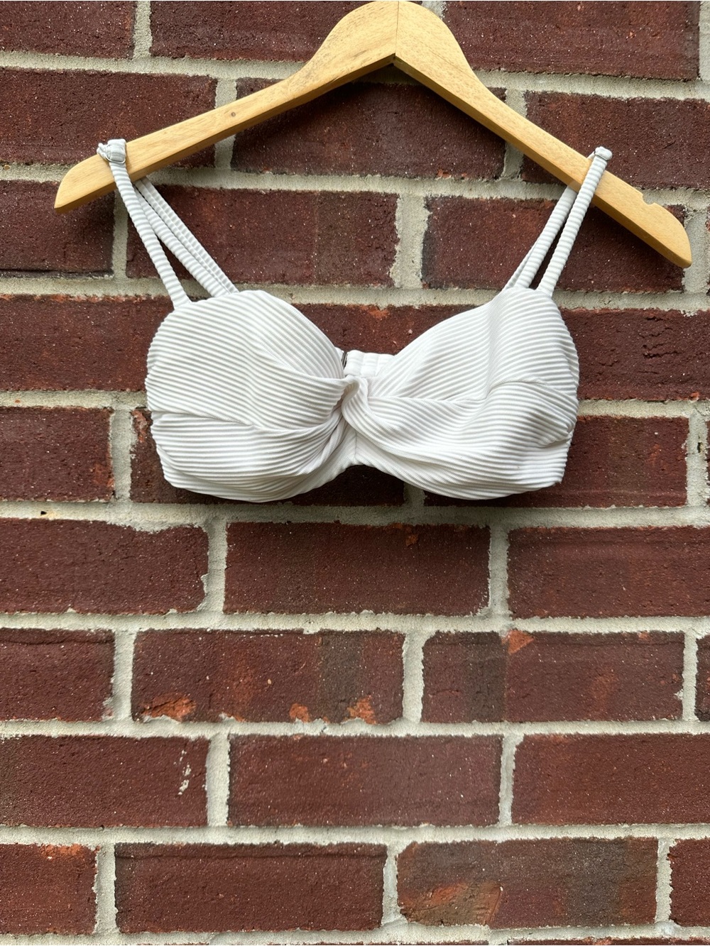 H&M White Ribbed Twist Front Bikini Top Size 34C